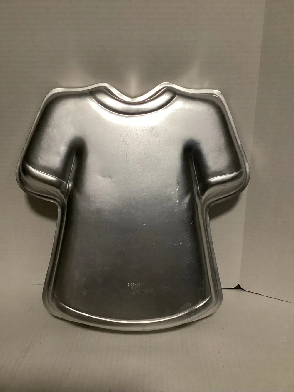 Wilton Silver T-Shirt Cake Mold 1999